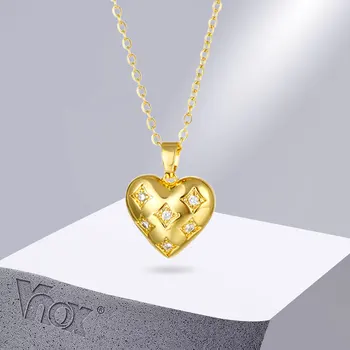 Vnox Дамски Колиета със Сърца, Златен цвят 3D Сърце с окачване AAA CZ Камъни, Диамант Канава Яка