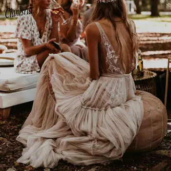 Сватбени Рокли с Телесен цвят цвят Шампанско 2021 С Дълбоко V-образно деколте в Бохемски стил с Дълбоко V-образно деколте, Чудати Сватбени Рокли в стил бохо, Плажна Vestido De Noiva