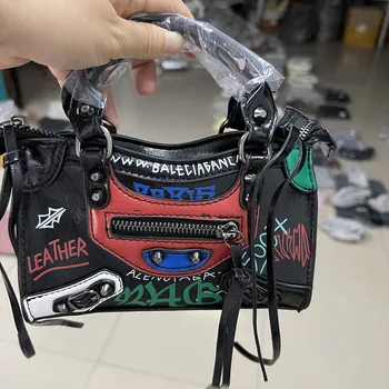 2022 Модерна чанта и чантата с графити, Малка Дамска Чанта, Брандираната Дизайнерска Луксозна чанта-тоут с Пискюли, Дамски чанти-месинджър